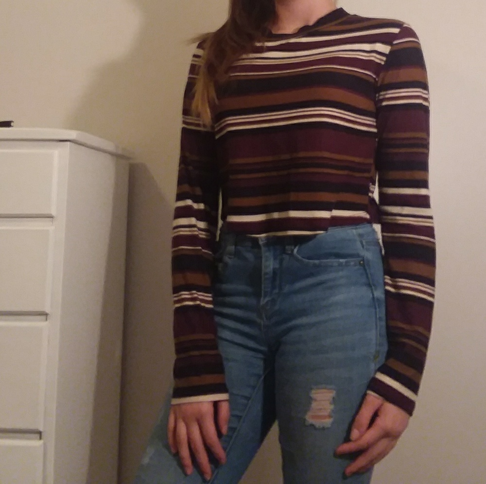 2 cropped long sleeve shirts